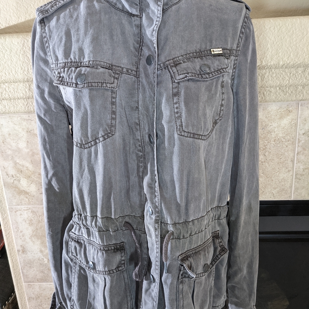 Will become your go-to lightweight jacket.  By Max Jeans.  Size: Small - Picture 2 of 14
